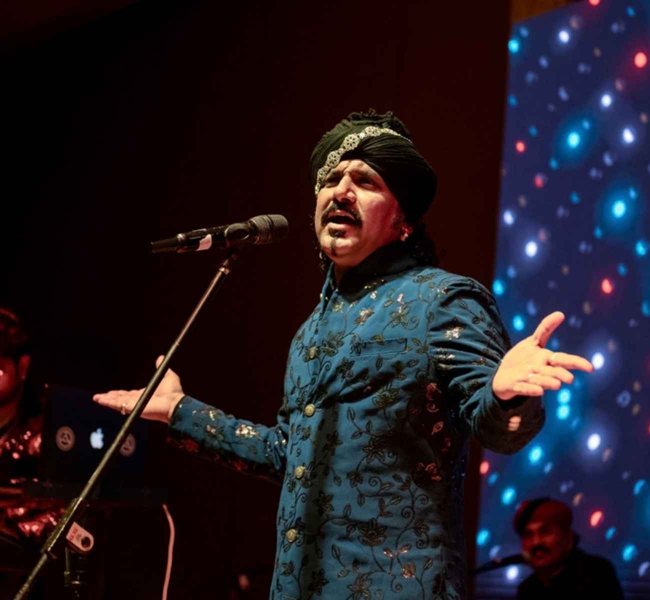 India WEDDING Entertainment Uday Tours5